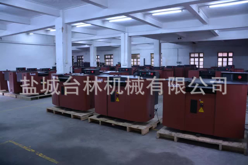 精密带刀片革机