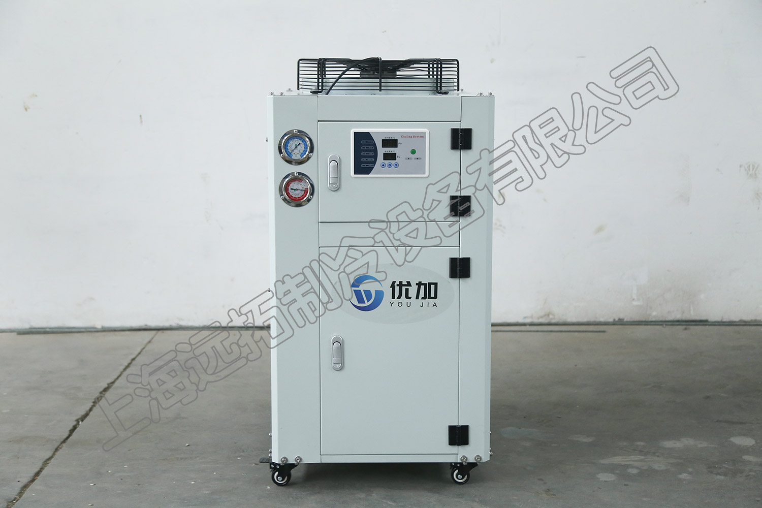 工业冷水机的应用范围非常广泛，可以用于各种需要冷却的设备
